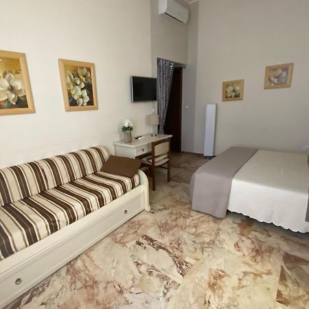 Villa Lazzari B&B Tra I Due Mari Maglie Bagian luar foto