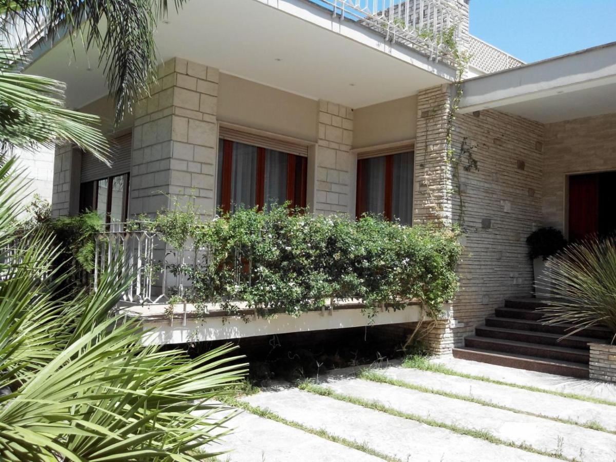 Villa Lazzari B&B Tra I Due Mari Maglie Bagian luar foto