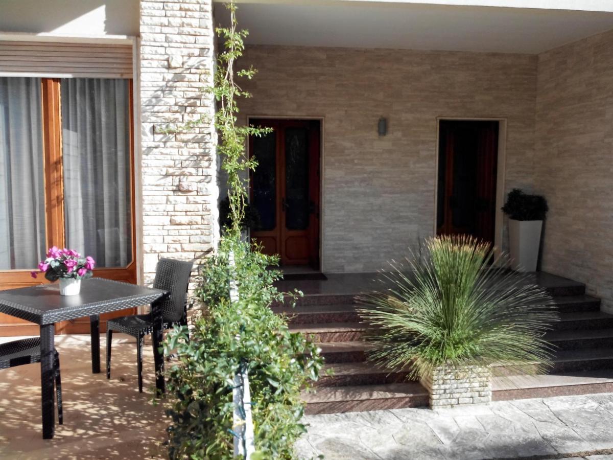 Villa Lazzari B&B Tra I Due Mari Maglie Bagian luar foto